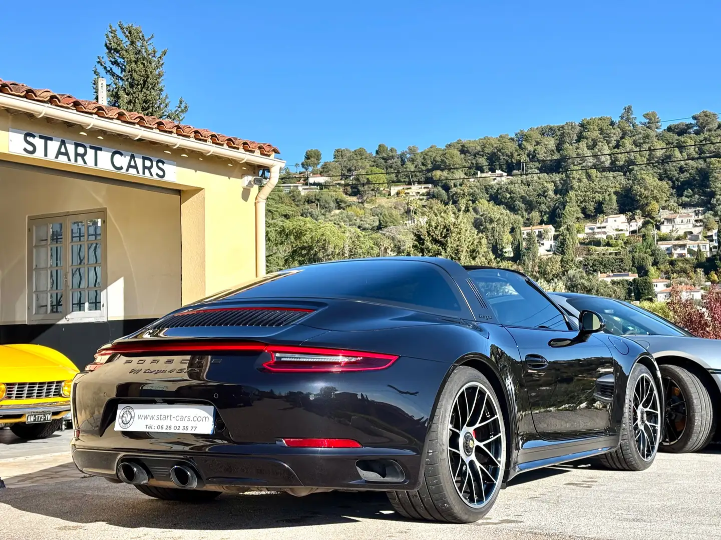 Porsche 991 911.2 Targa 4 GTS 3.0i 450 GTS PDK Schwarz - 2