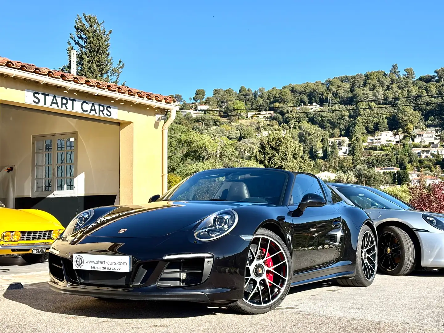 Porsche 991 911.2 Targa 4 GTS 3.0i 450 GTS PDK Schwarz - 1