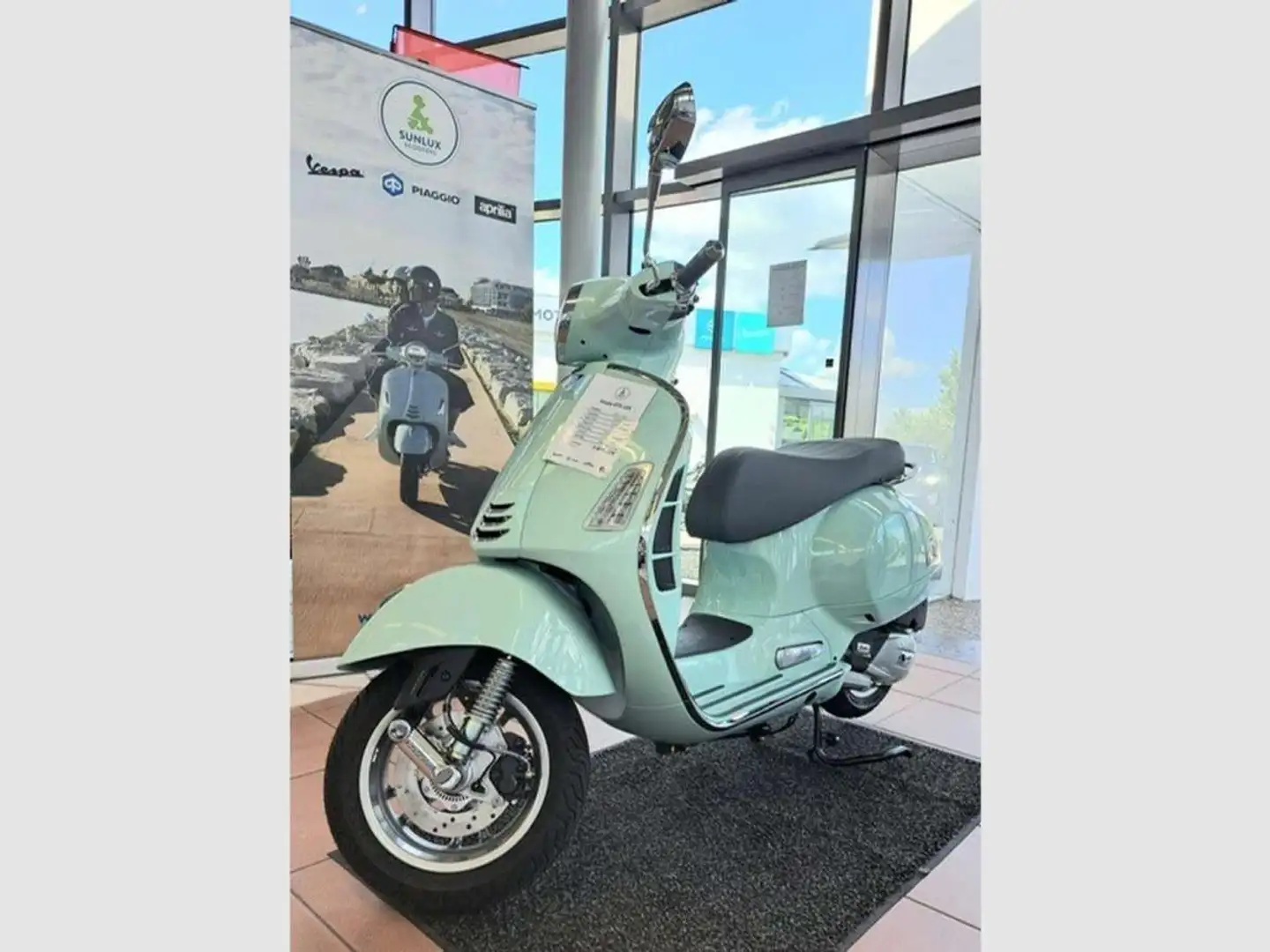 Vespa GTS 125 Verde - 1