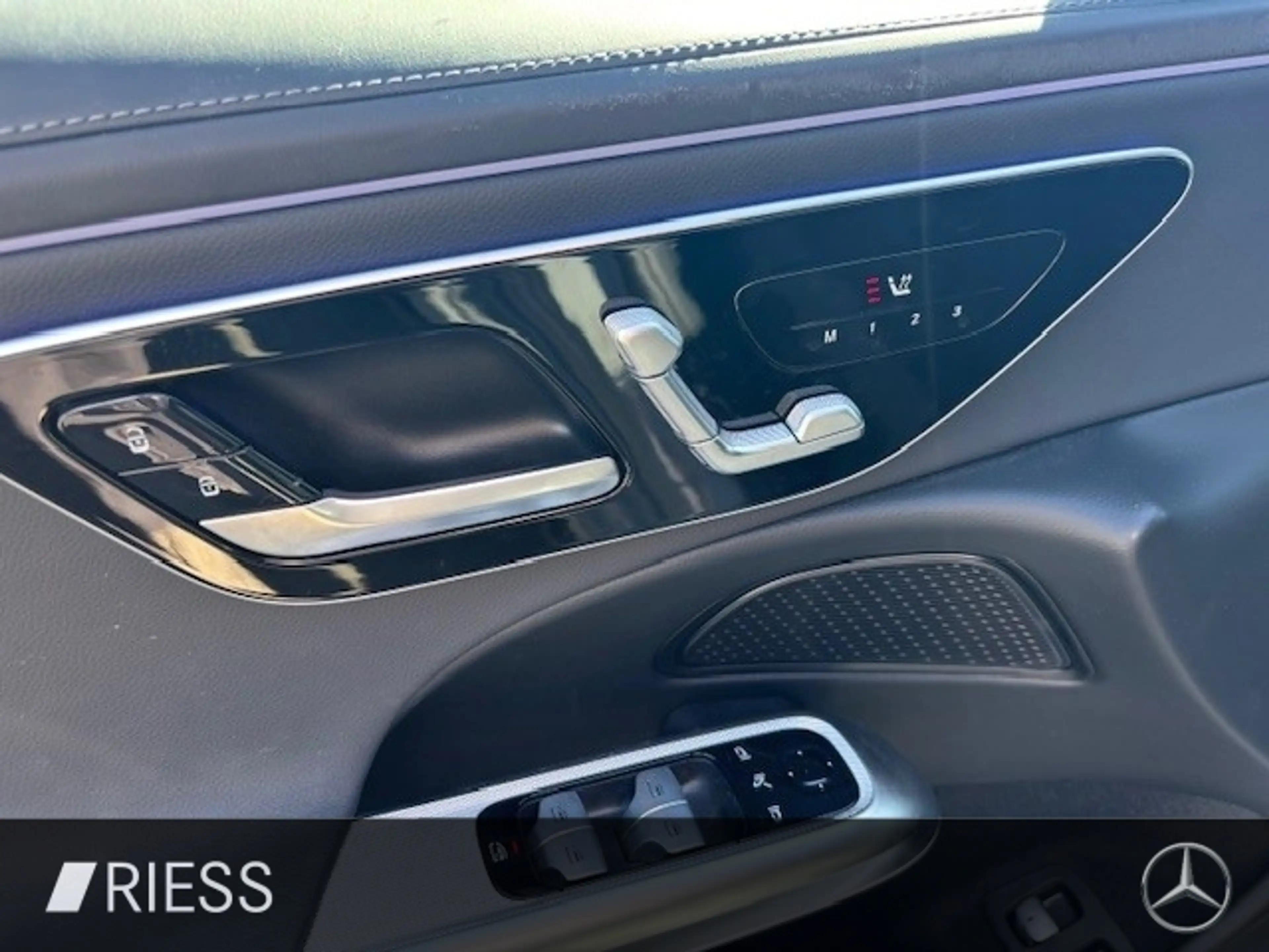Mercedes-Benz E 400 e 4M AMG Sport Night Distr HUD 360 20" — photo 13