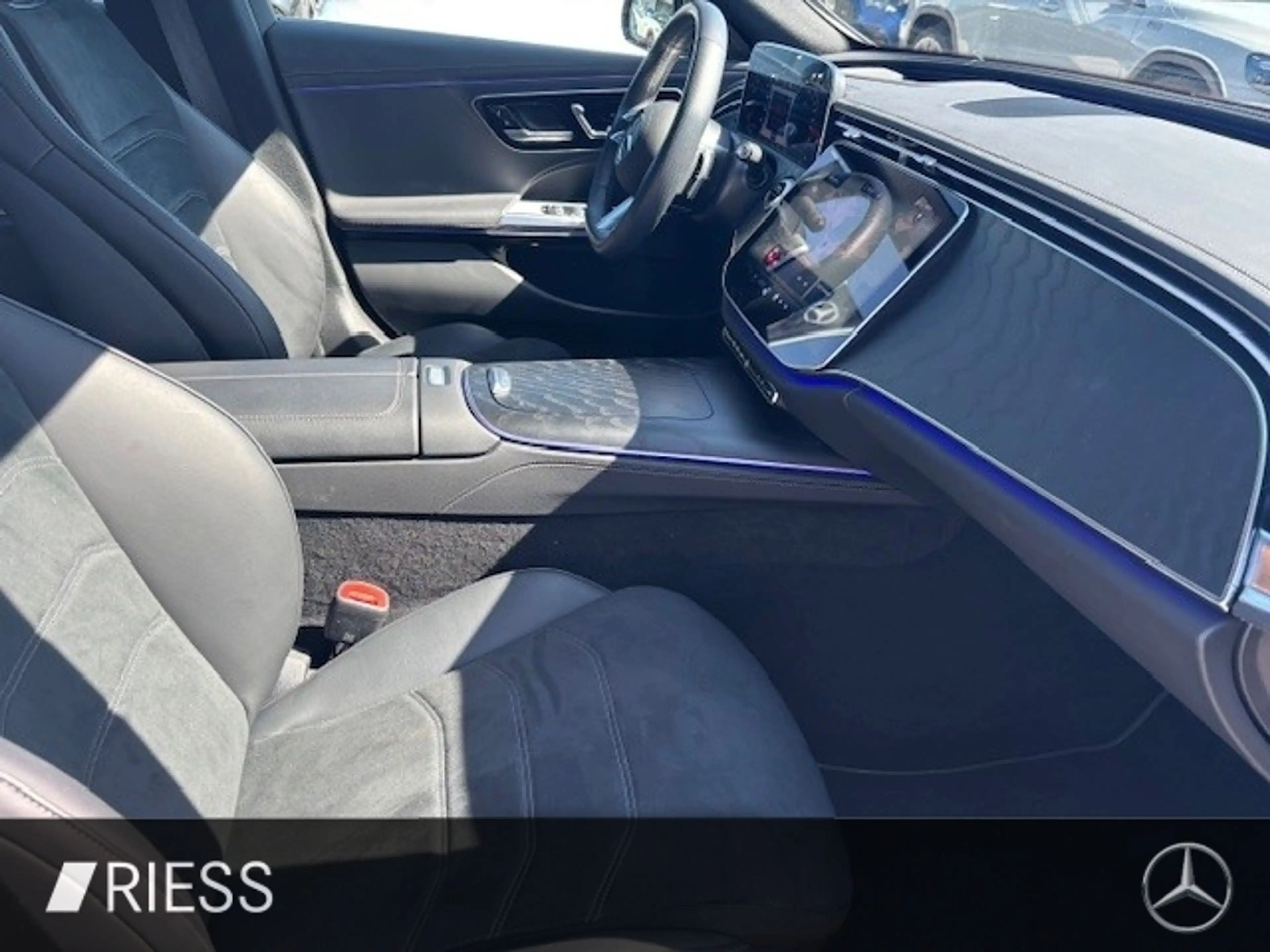 Mercedes-Benz E 400 e 4M AMG Sport Night Distr HUD 360 20" — photo 10
