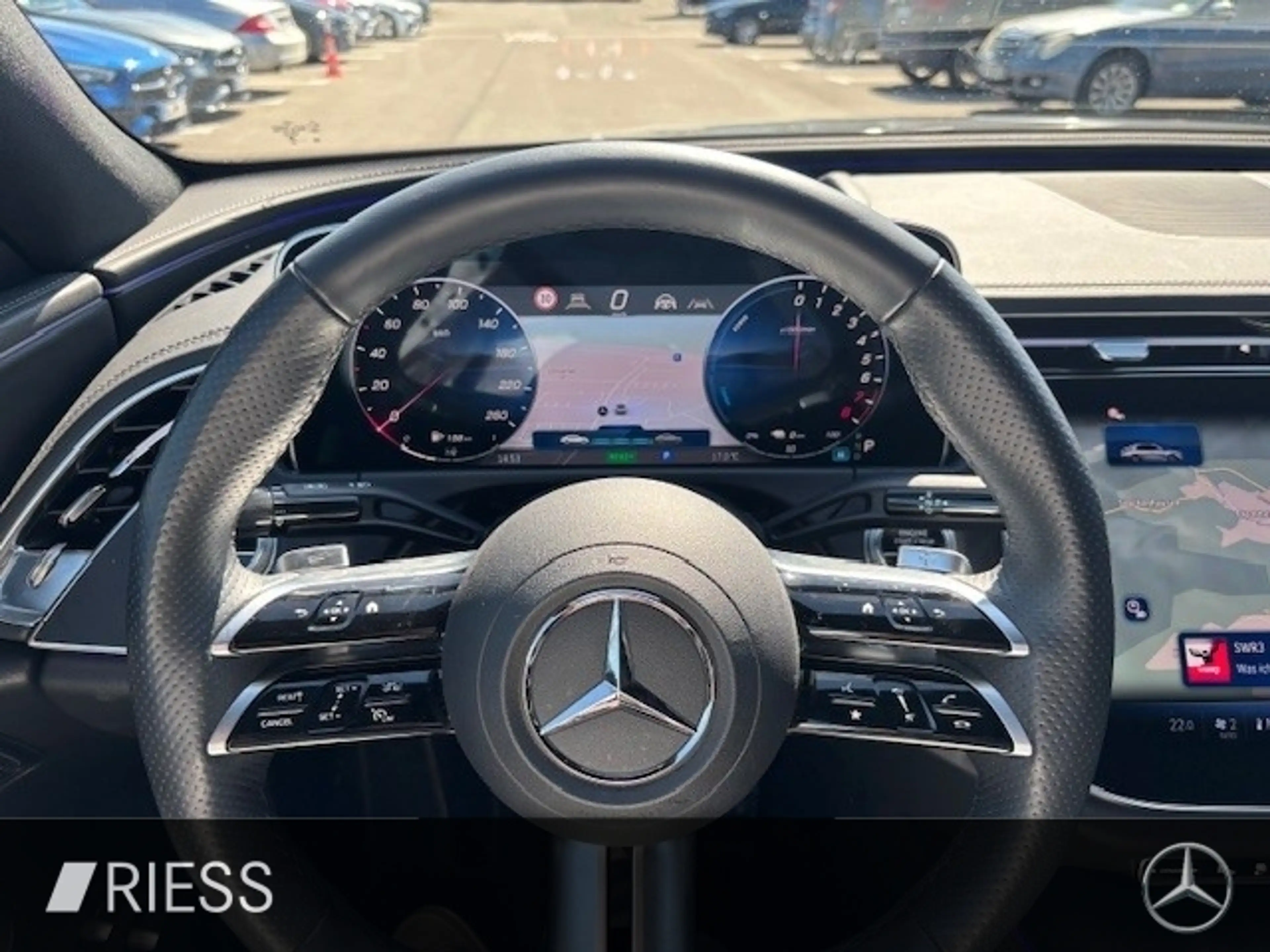 Mercedes-Benz E 400 e 4M AMG Sport Night Distr HUD 360 20" — photo 14