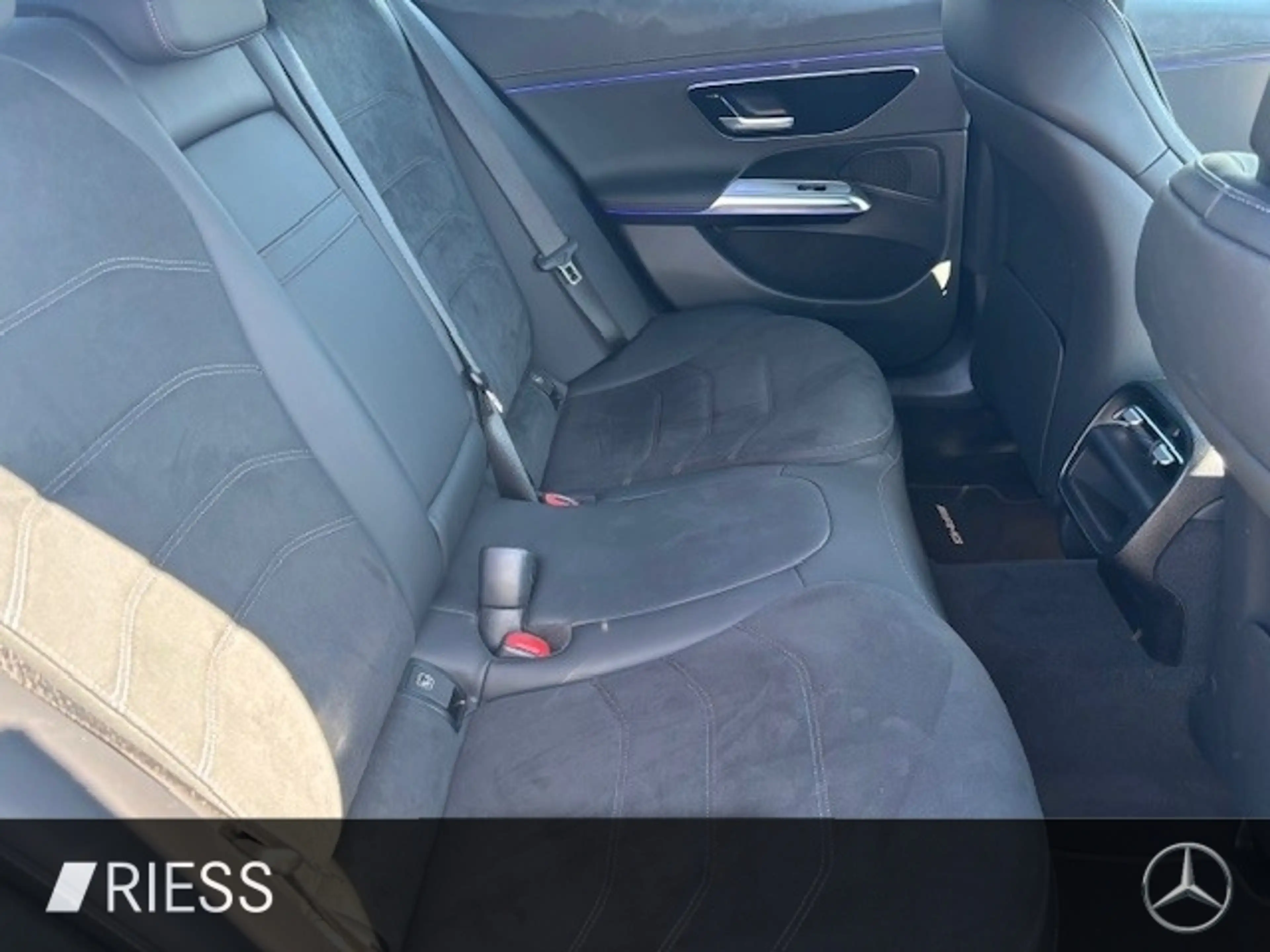 Mercedes-Benz E 400 e 4M AMG Sport Night Distr HUD 360 20" — photo 11