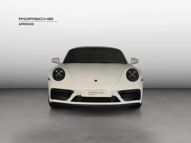 Porsche 911 view 9