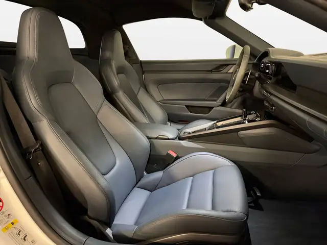 Porsche 911 view 15