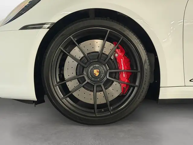 Porsche 911 view 10