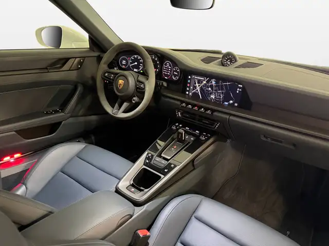 Porsche 911 view 11