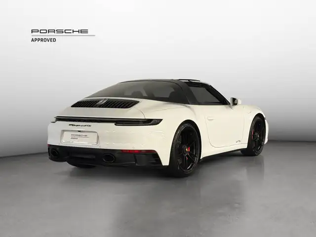 Porsche 911 view 6