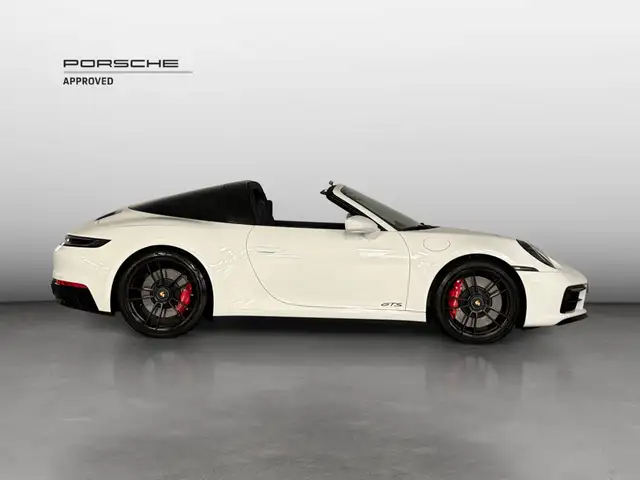 Porsche 911 view 7