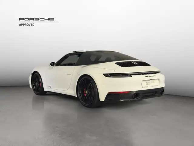 Porsche 911 view 4