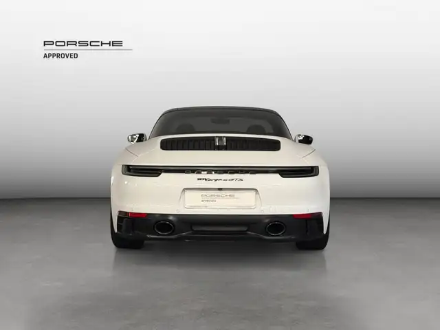 Porsche 911 view 5
