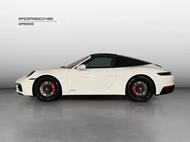 Porsche 911 view 3