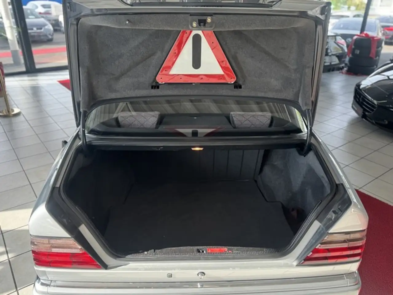 Mercedes-Benz 220 E / E, foto 10
