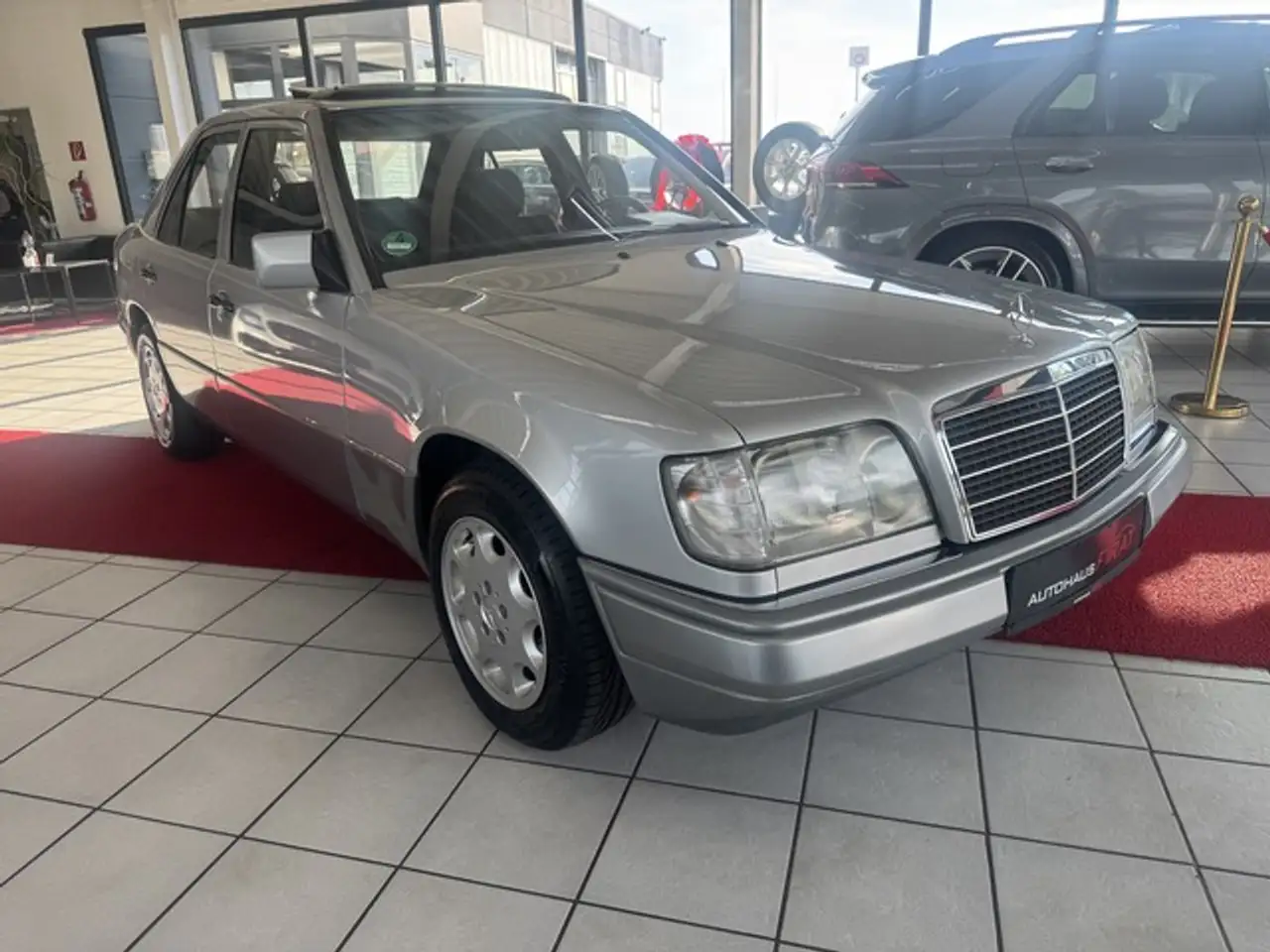 Mercedes-Benz 220 E / E, foto 3