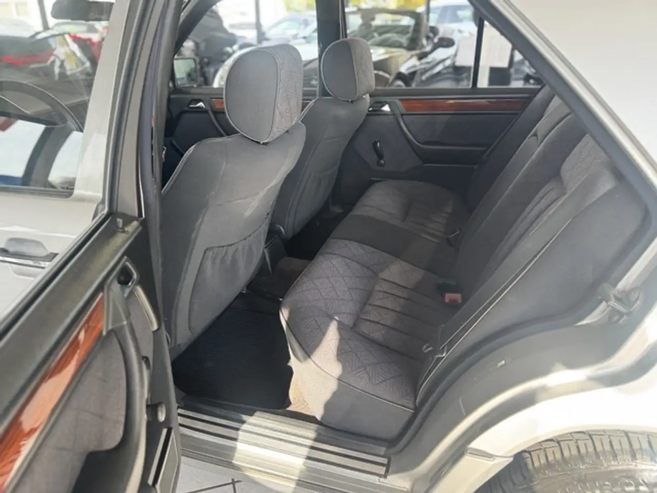 Mercedes-Benz 220 E / E, foto 12