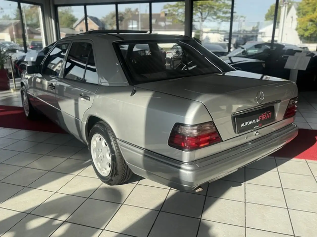 Mercedes-Benz 220 E / E, foto 9
