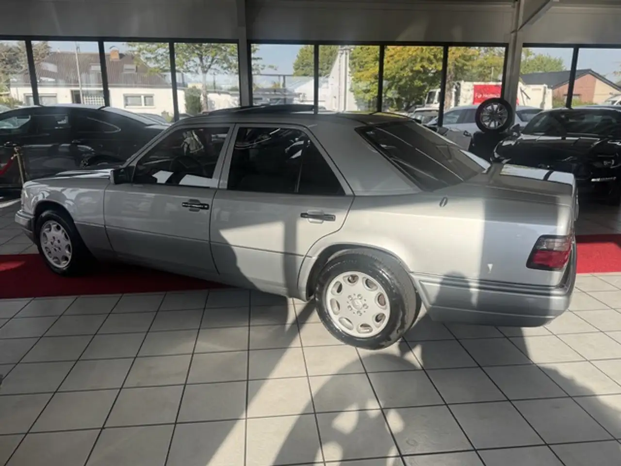 Mercedes-Benz 220 E / E, foto 8