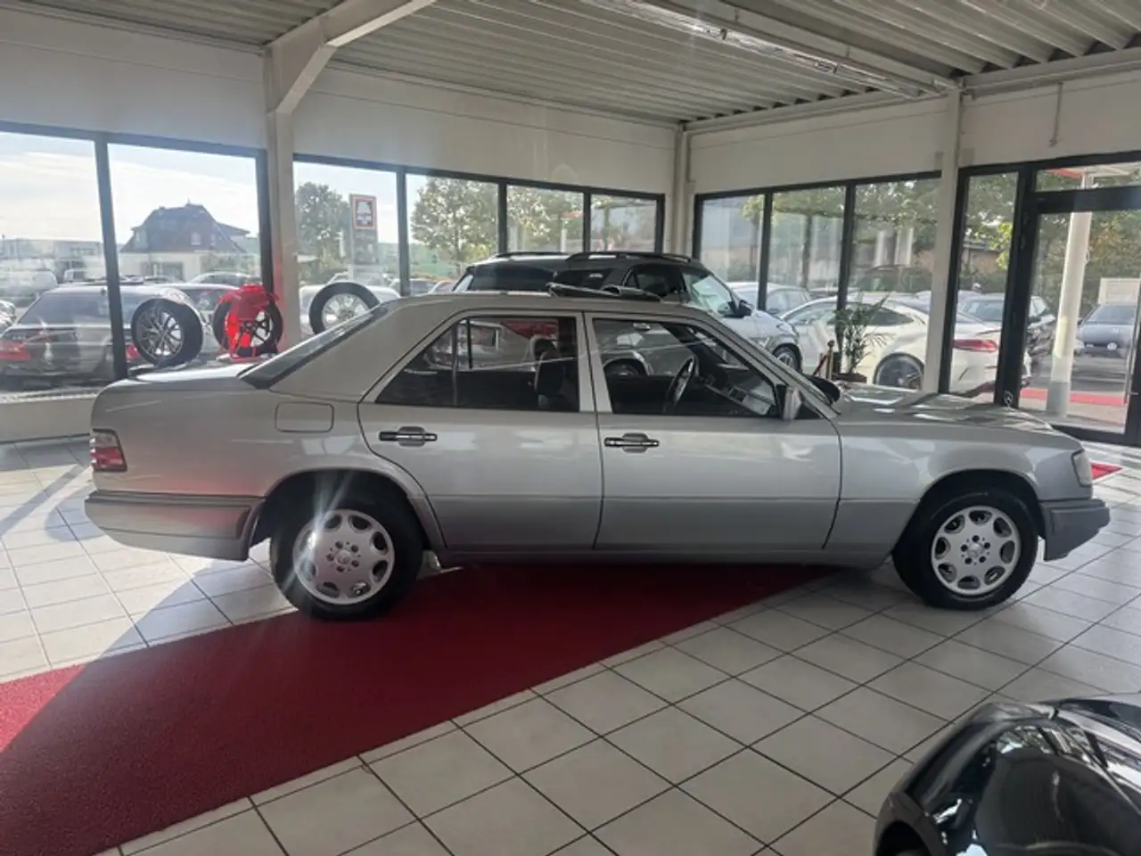 Mercedes-Benz 220 E / E, foto 6