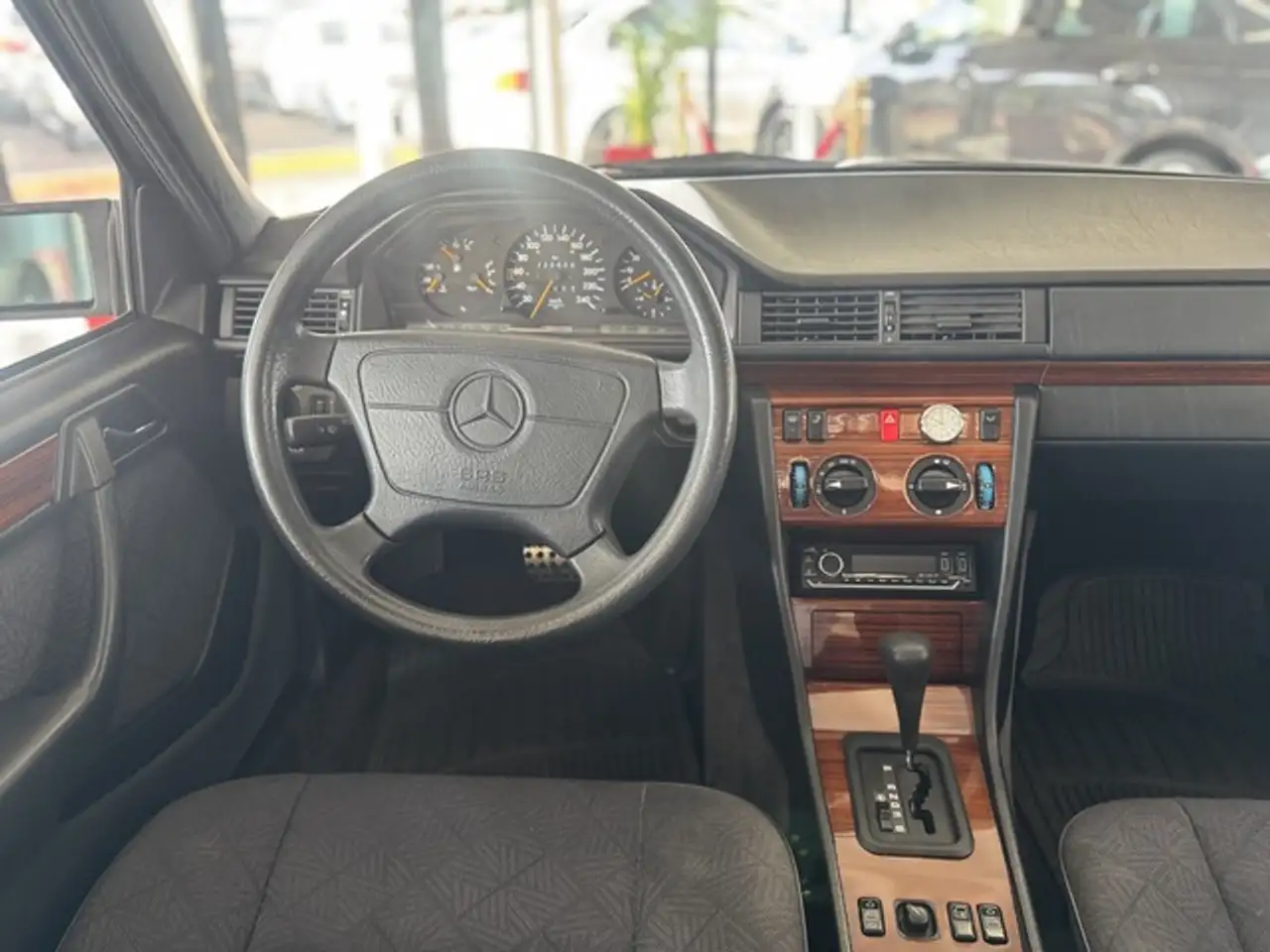 Mercedes-Benz 220 E / E, foto 11