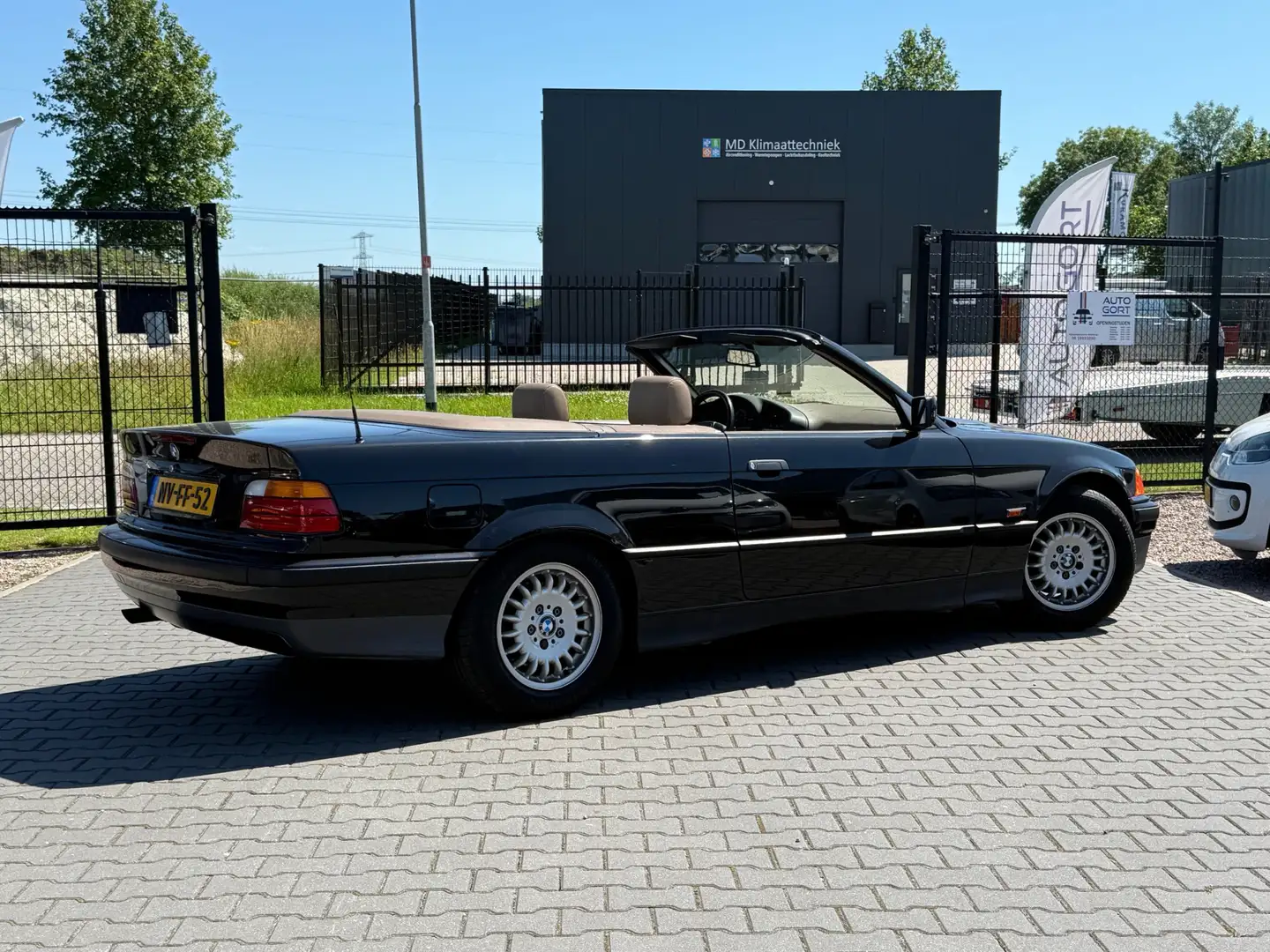 BMW 320 3-serie Cabrio 320i Executive | NL Auto | NAP | Negru - 2