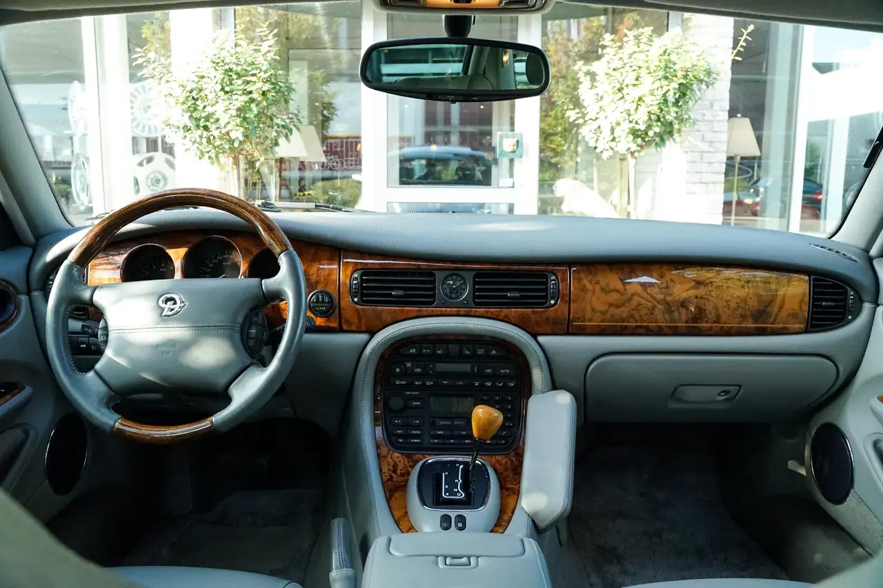 Daimler XJ Series V8 LWB Yountimer, foto 4
