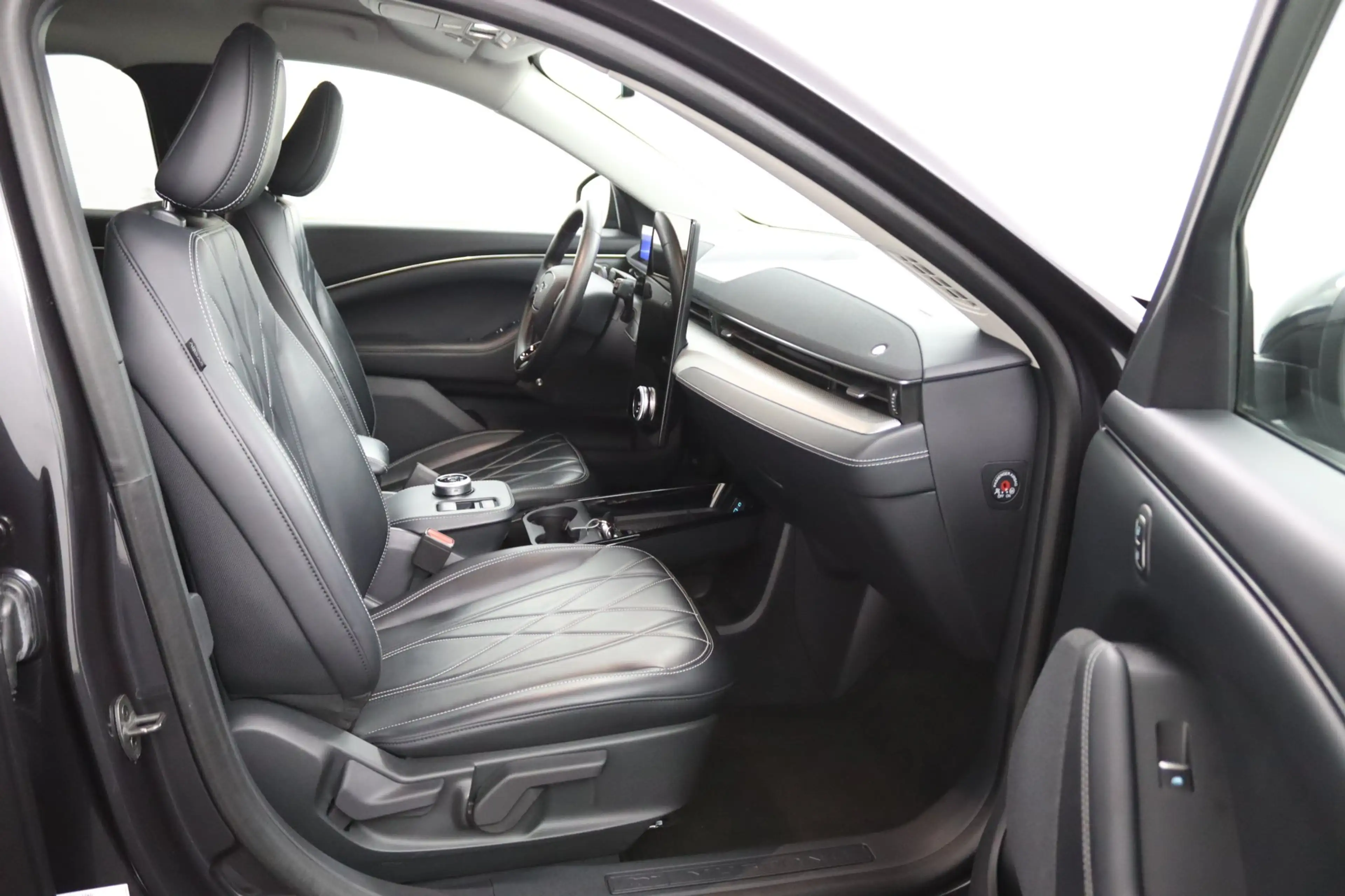 Ford Mustang Mach-E RWD 75 kWh | B&O Audio | Elektrische Achterklep | — photo 7