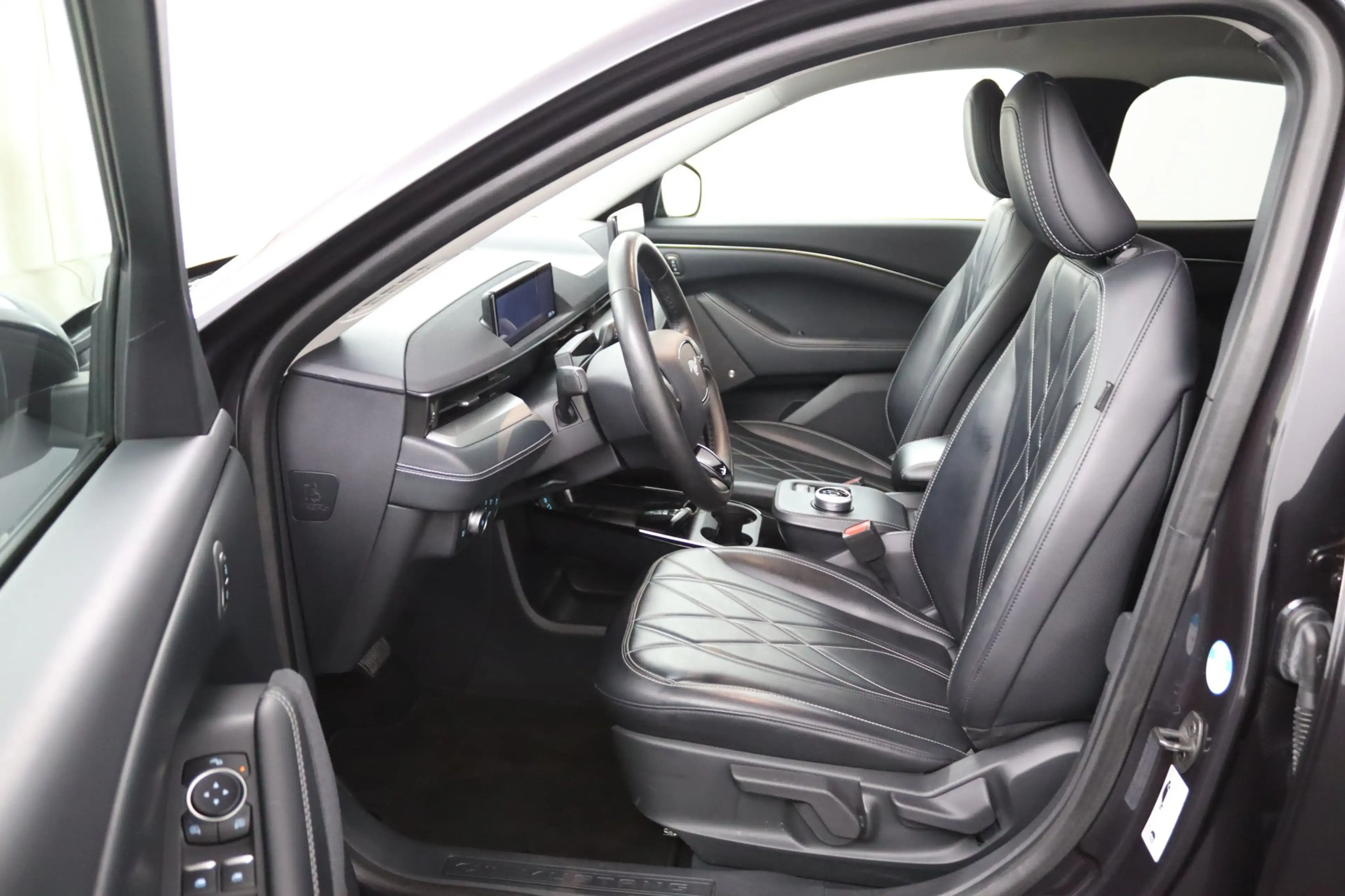 Ford Mustang Mach-E RWD 75 kWh | B&O Audio | Elektrische Achterklep | — photo 6