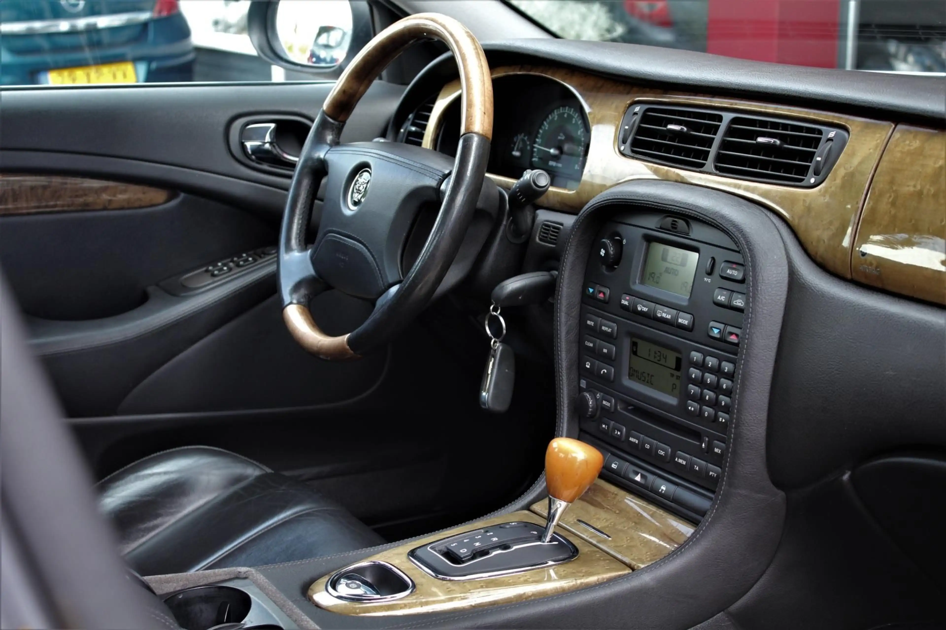 Jaguar S-Type 2.5 V6 | Youngtimer | Automaat | Climate control | — photo 13