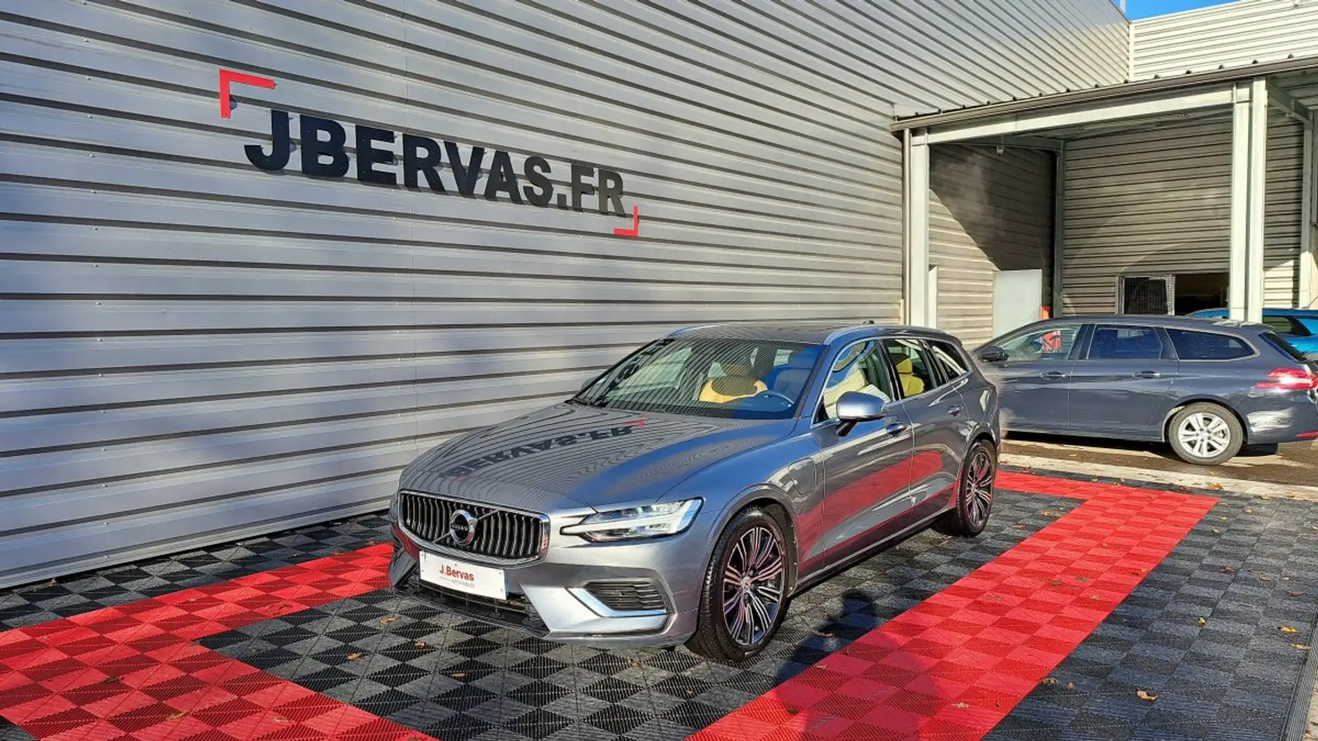 Volvo V60 T8 TWIN ENGINE 303 CH + 87 GEARTRONIC 8 INSCRIPTION - 1