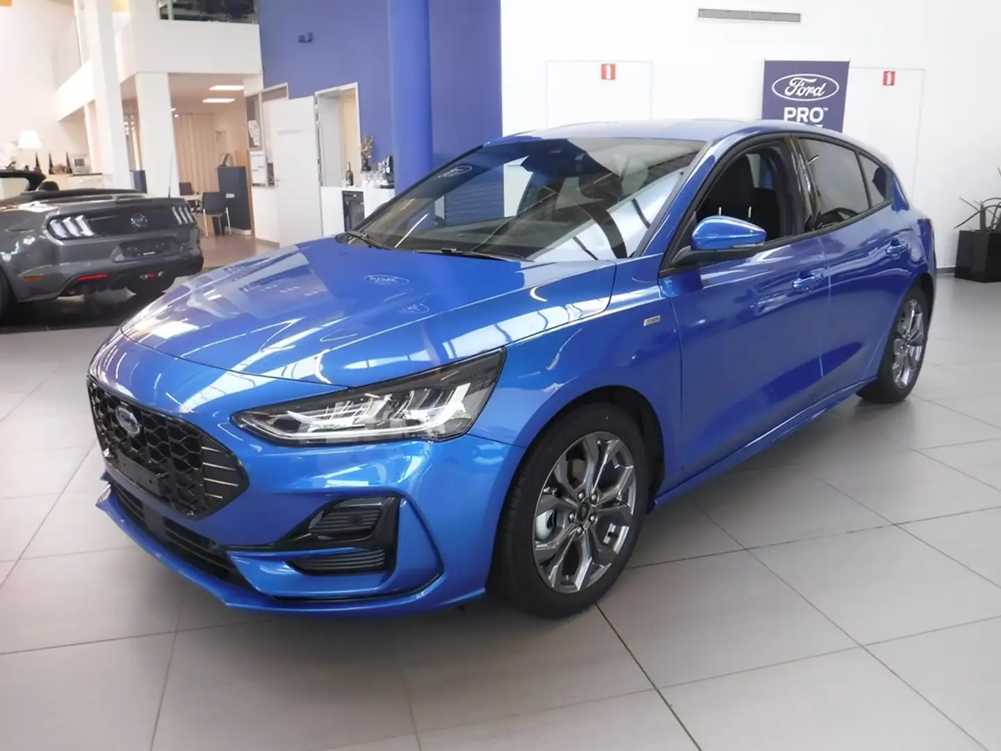 Ford Focus ST-Line Blauw - 1