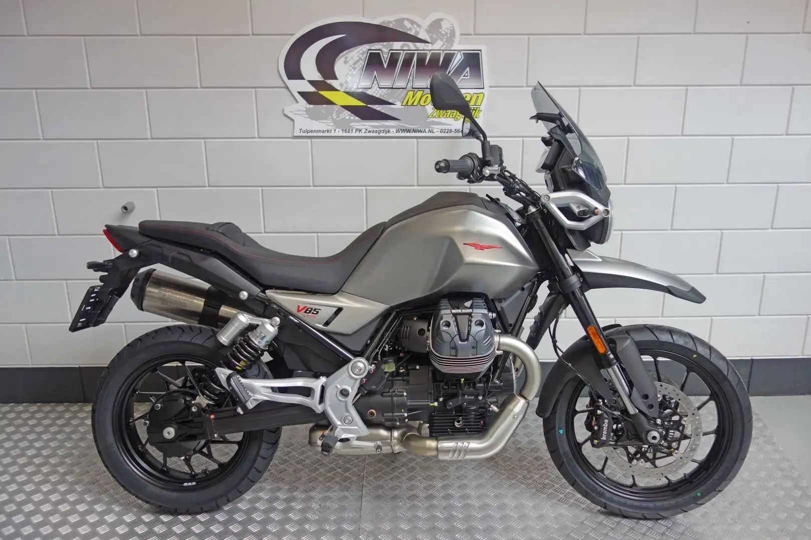 Moto Guzzi V 85 STRADA Gris - 1