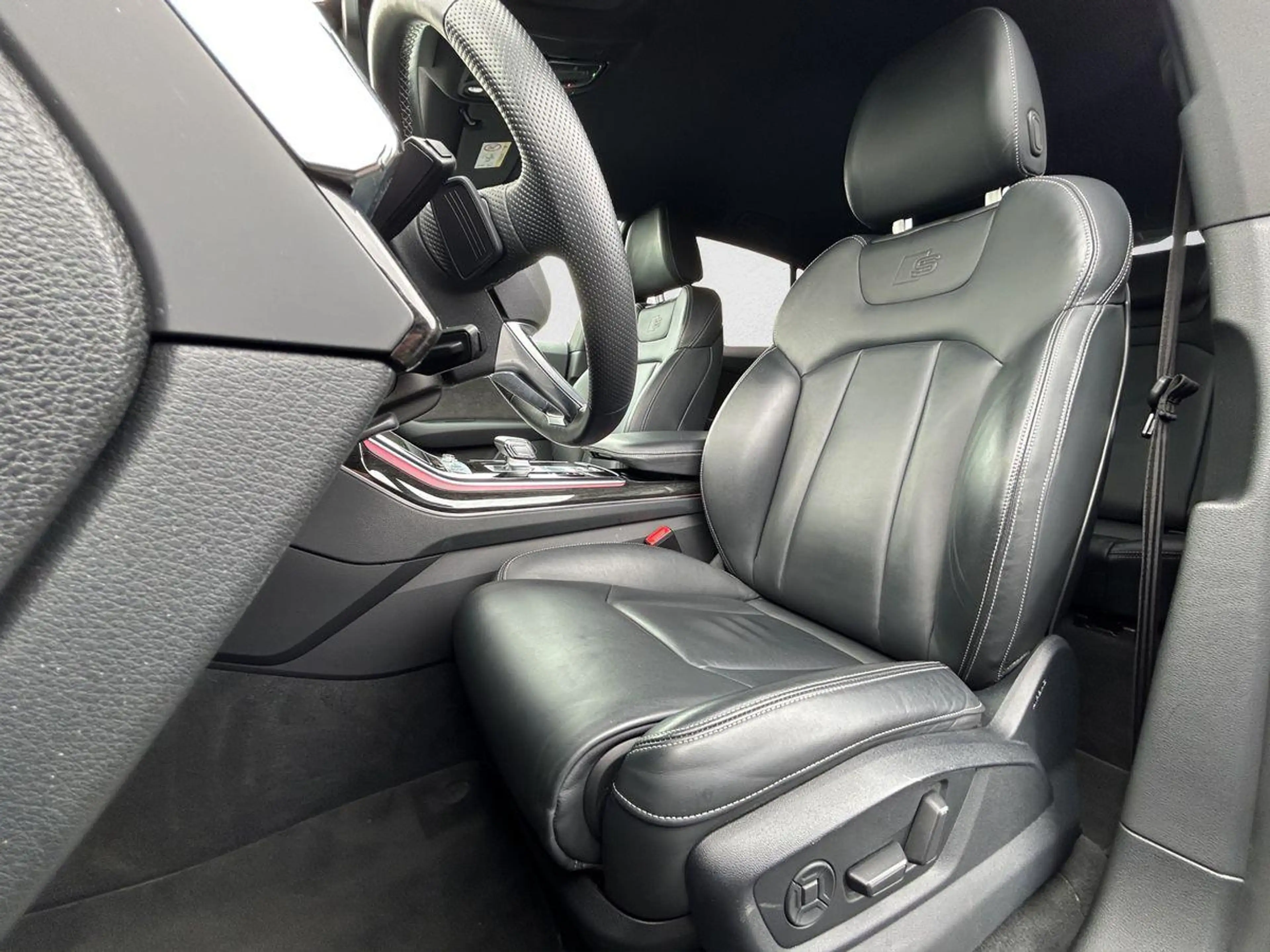 Audi SQ8 4.0TFSI Matrix B&O HuD Standheiz. AHK Alu22" — photo 12