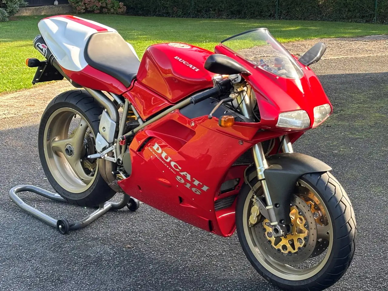 Ducati 916
