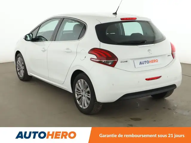 Peugeot 208 view 4