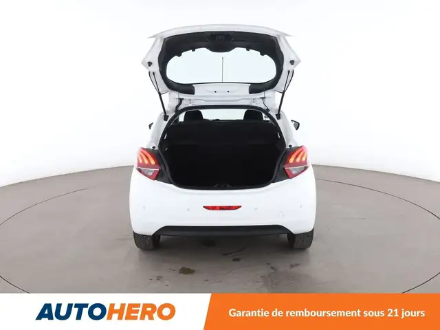 Peugeot 208 view 16