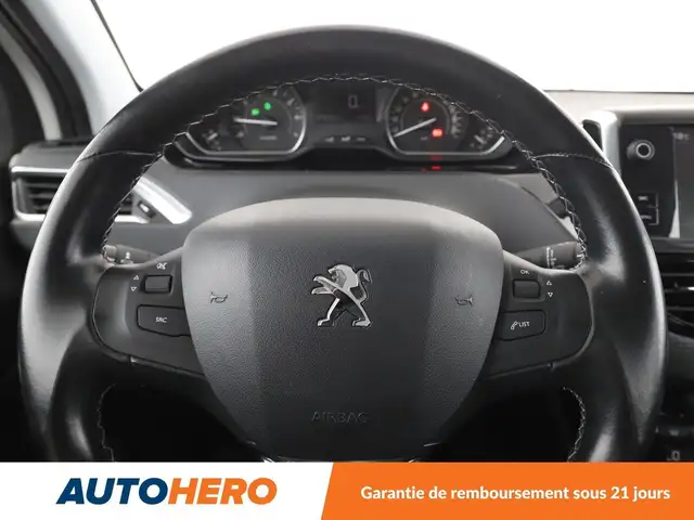 Peugeot 208 view 19