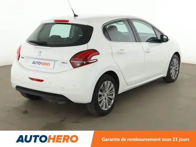 Peugeot 208 view 6