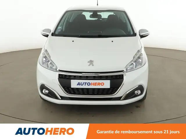 Peugeot 208 view 9