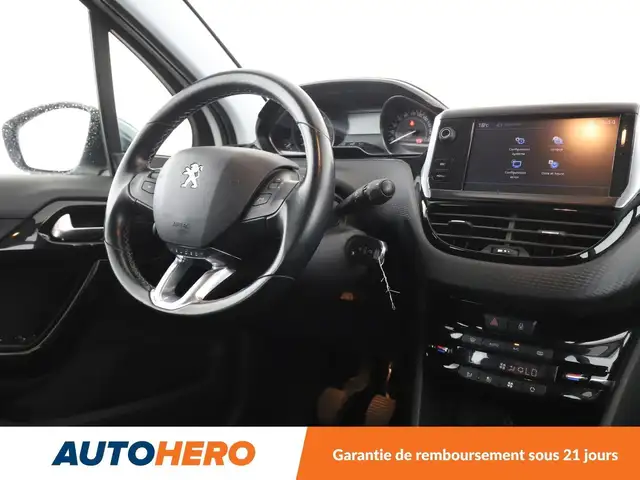 Peugeot 208 view 13