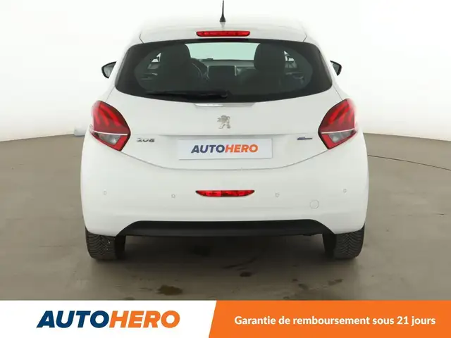 Peugeot 208 view 5
