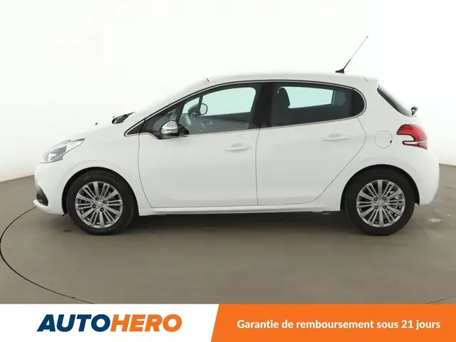 Peugeot 208 view 3