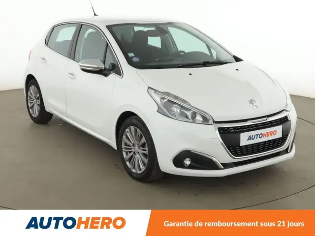 Peugeot 208 view 8