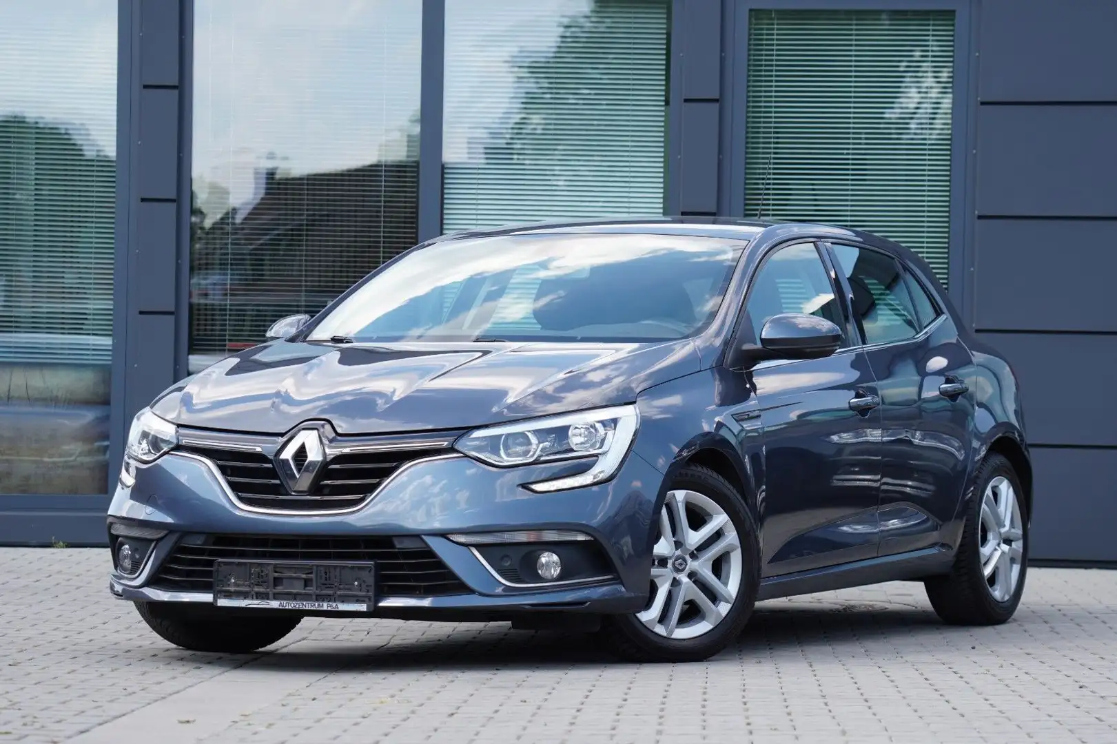 Renault Megane IV Lim. Experience *MIT 2 J. GARANTIE* Grijs - 1