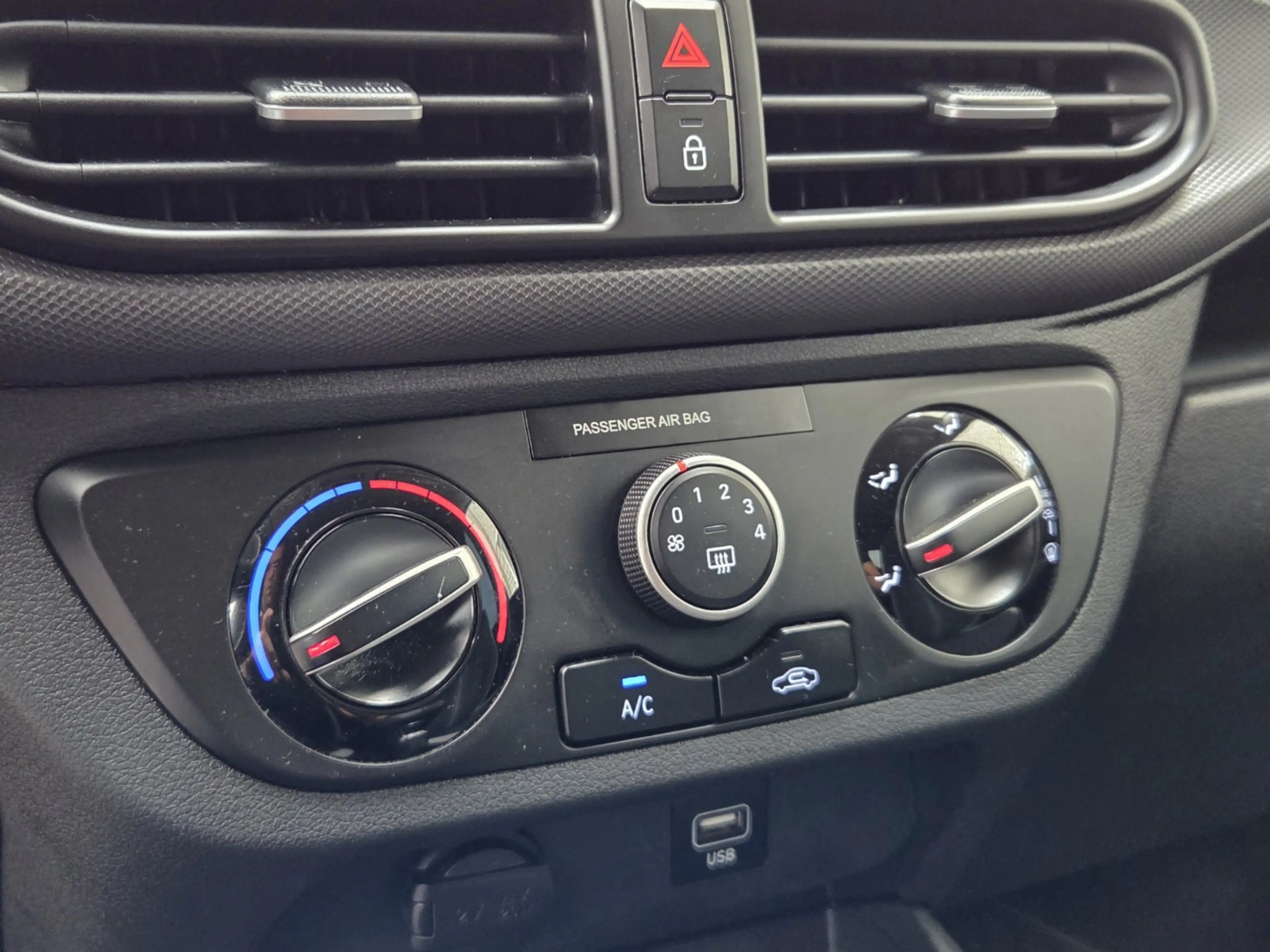 Hyundai i10 1.0 Edition 30 Airco-Cruise-Caplay/Android-Led — photo 14