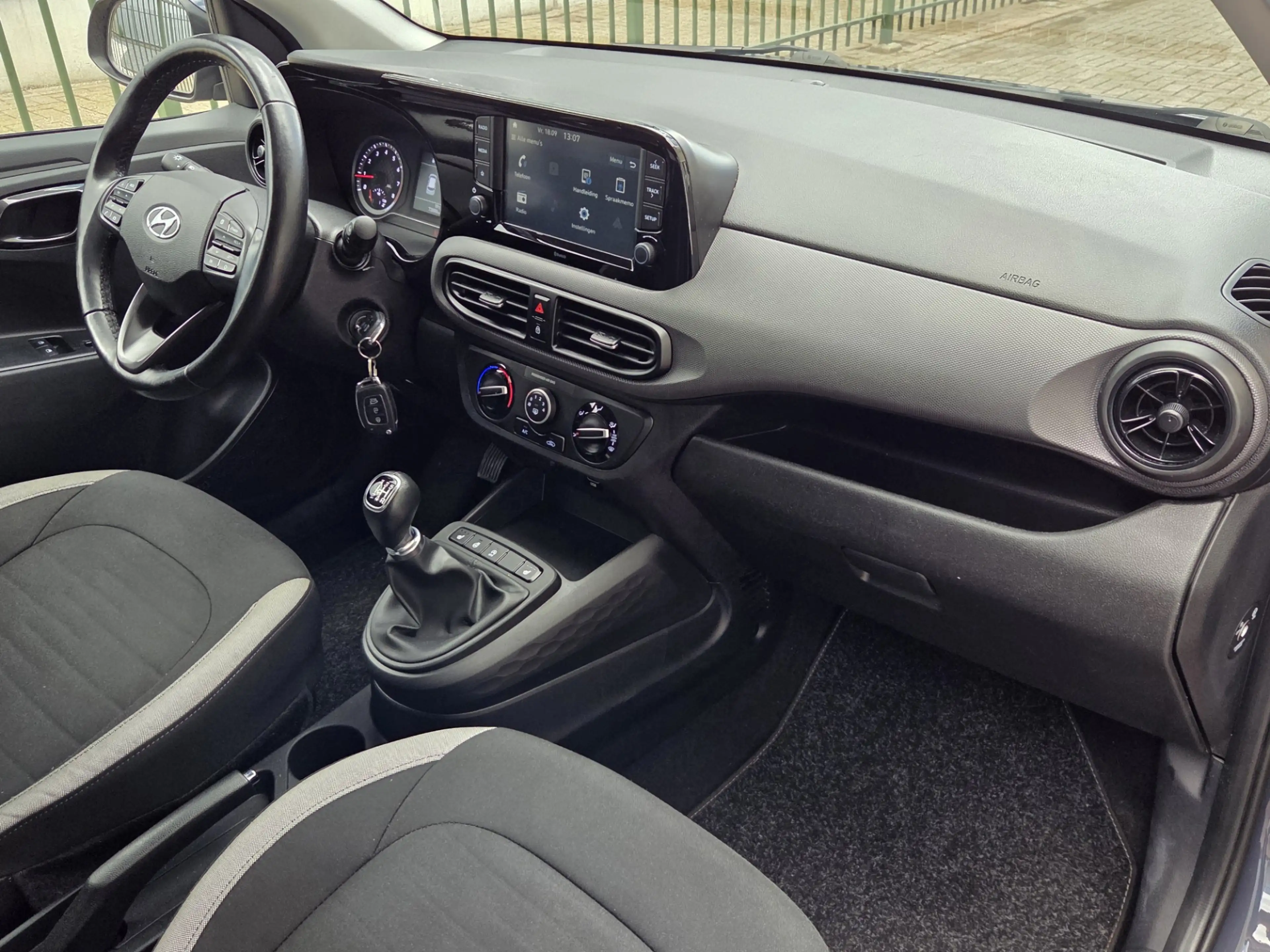 Hyundai i10 1.0 Edition 30 Airco-Cruise-Caplay/Android-Led — photo 9