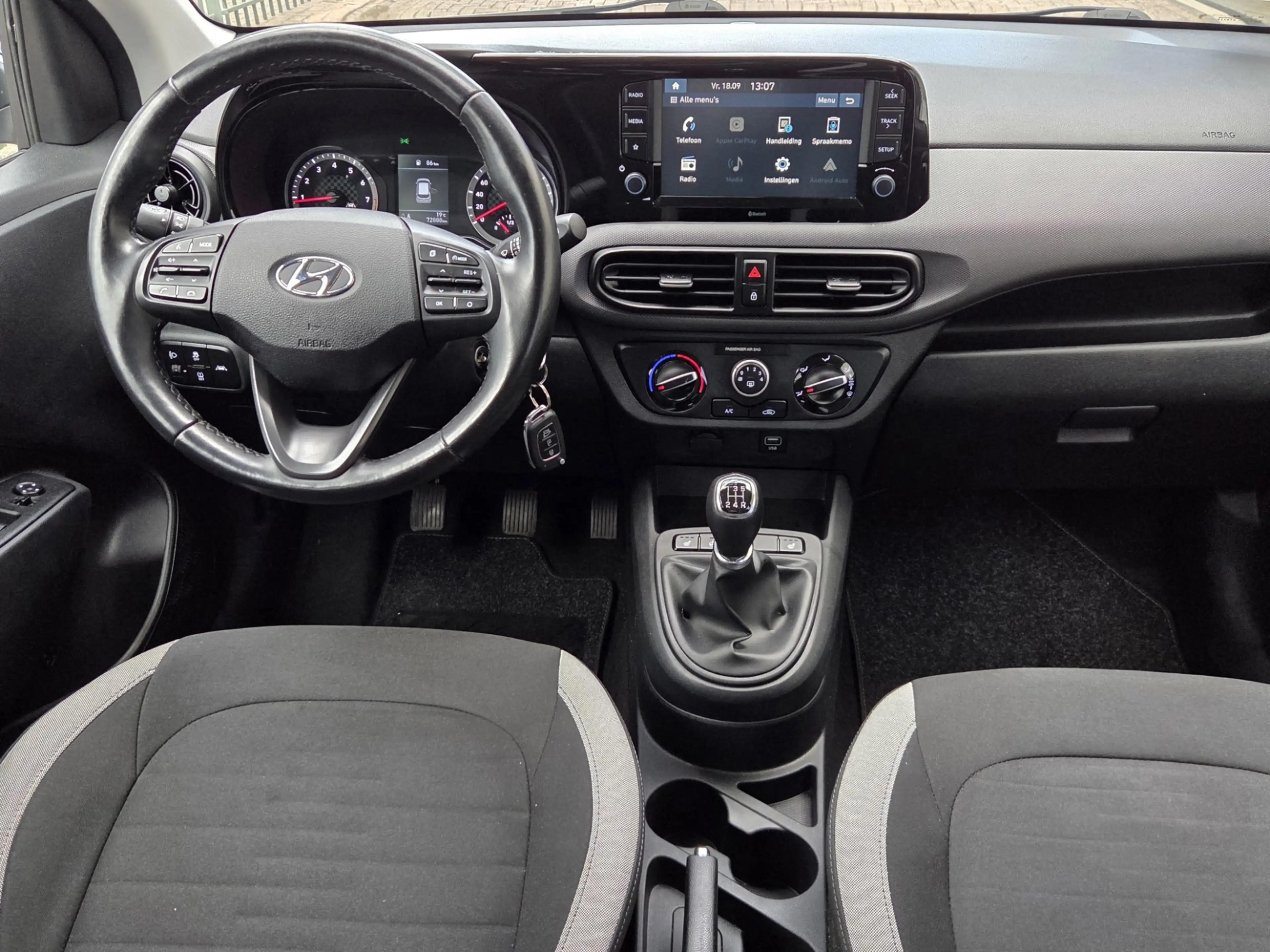 Hyundai i10 1.0 Edition 30 Airco-Cruise-Caplay/Android-Led — photo 4