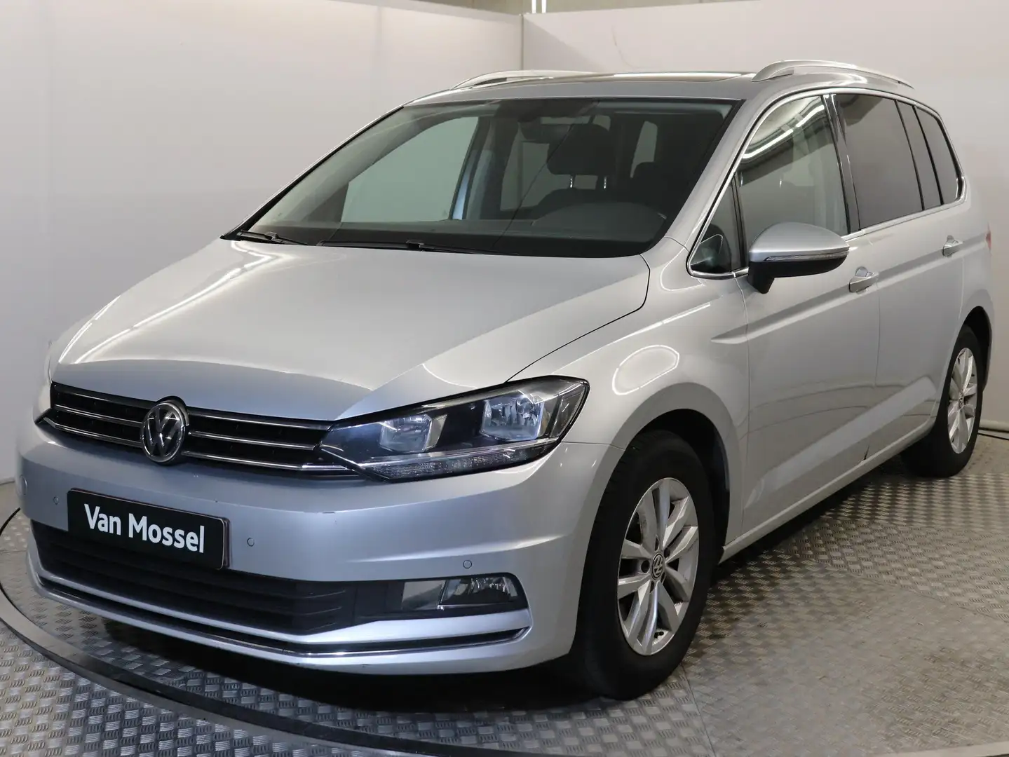 Volkswagen Touran Touran 1.6 TDi SCR Highline DSG Zilver - 2