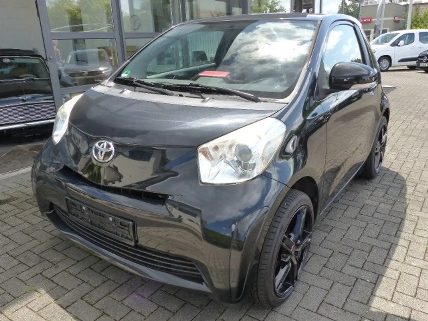 Toyota iQ PLUS+ 1.0 VTT-i*LEDER*NAVI*SHZ*ALU 17*BT* Schwarz - 1