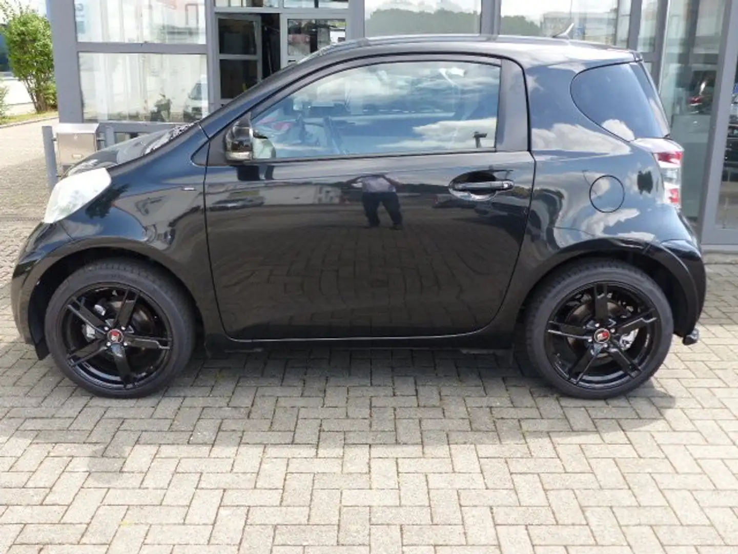 Toyota iQ PLUS+ 1.0 VTT-i*LEDER*NAVI*SHZ*ALU 17*BT* Schwarz - 2
