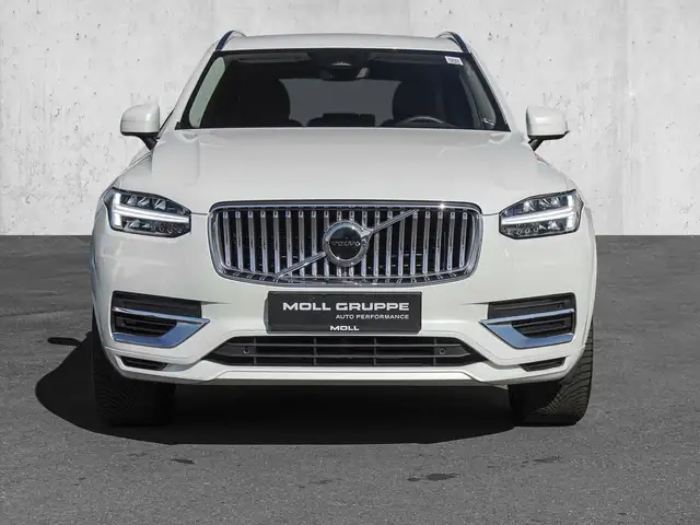Volvo XC90 view 3
